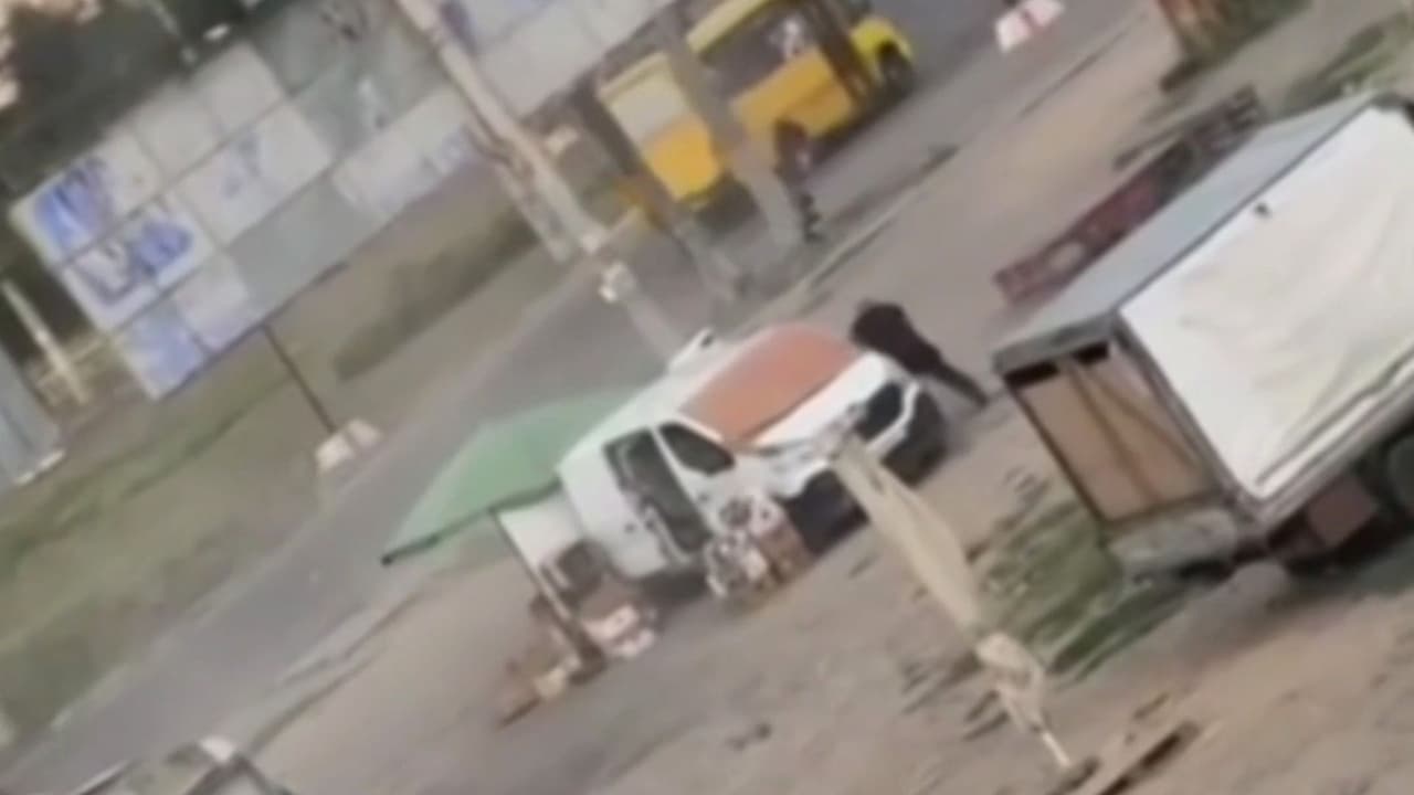 Un vendedor ambulante en Ucrania sobrevive al ataque de un dron ruso