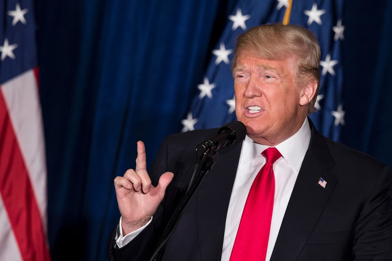 Donald Trump le dice al premier británico: "No soy estúpido, ¿ok?"