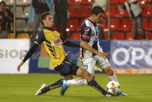 Fue despreciado por el Cruz Azul formaba parte de la generación compuesta por César Villaluz y Edgar Andrade quienes pintaban para ser grandes referentes de la máquina pero que han tenido carreras de altibajos.