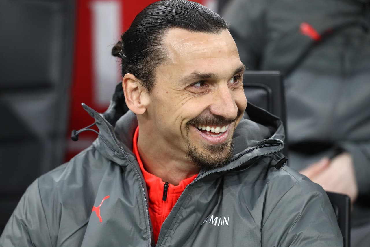 Ibrahimovic, con 40 años, renovó y seguirá una temporada más en el Milan