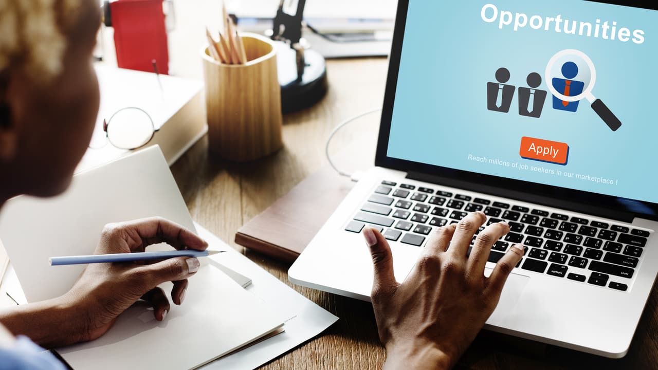 ¿Aplicas, aplicas y no encuentras empleo? Con estos consejos podrías dejar de estar entre los trabajadores ocultos