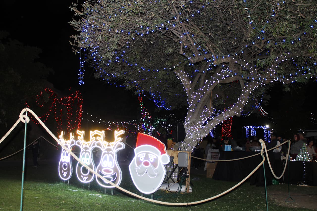 Esta figura de colores se ilumina con el rítmo de la música.