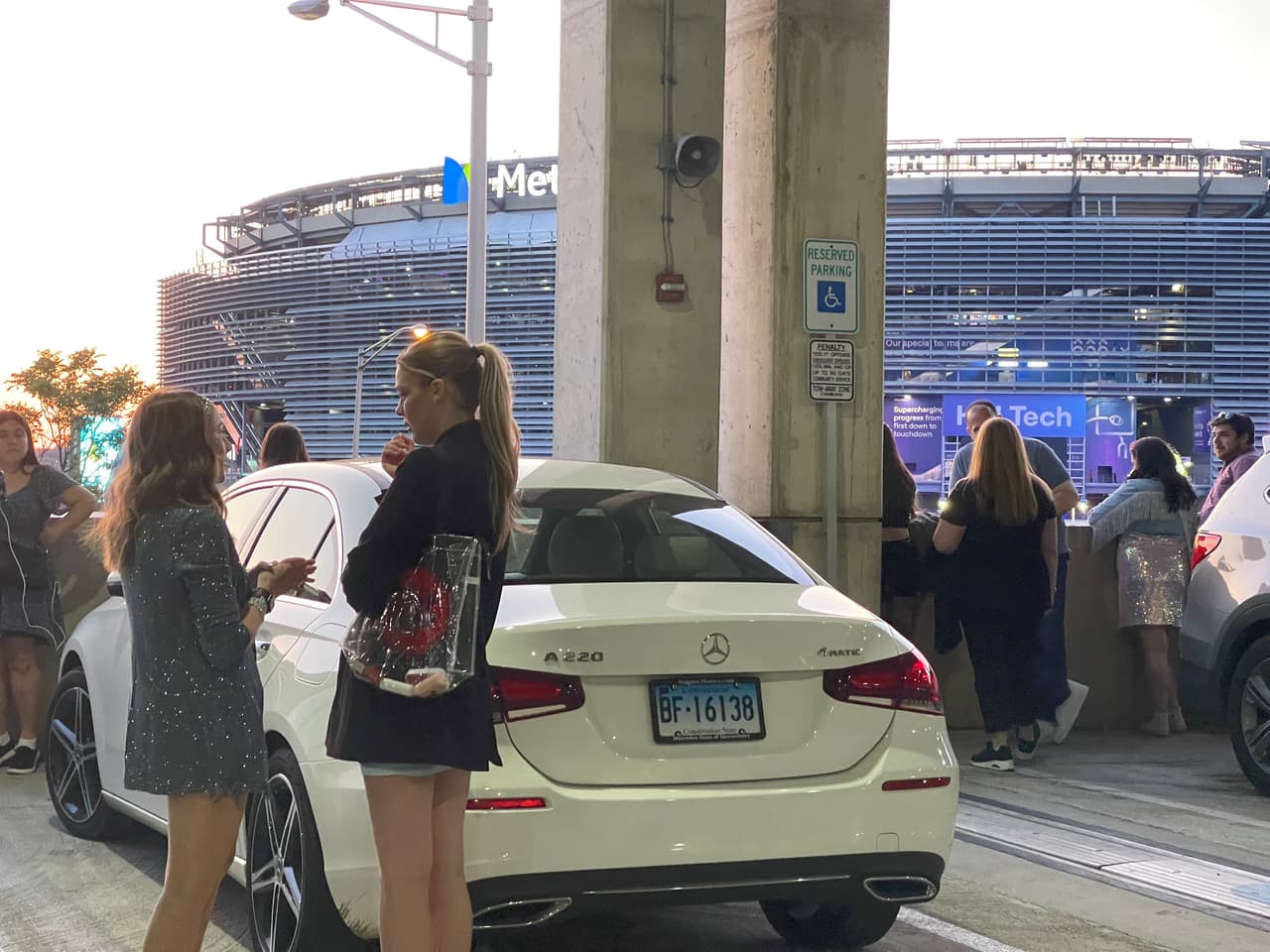 Así lucen las inmediaciones del MetLife Stadium de Nueva Jersey donde se celebra el concierto de la cantante Taylor Swift.