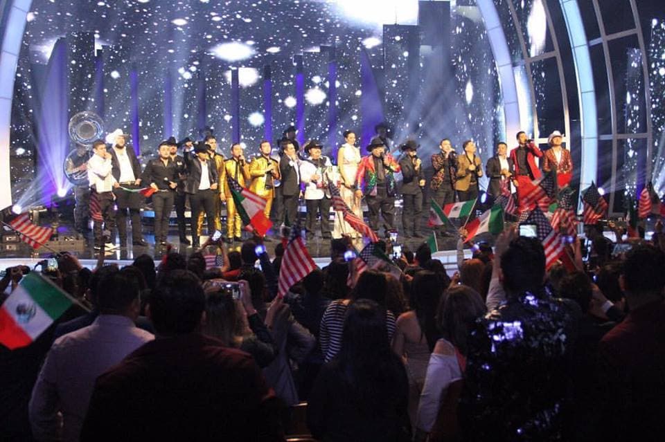 Para el cierre, se preparó una canción de apoyo a los 'dreamers' y a todos los mexicanos, tema interpretado por todo el elenco que se presentó en la velada.