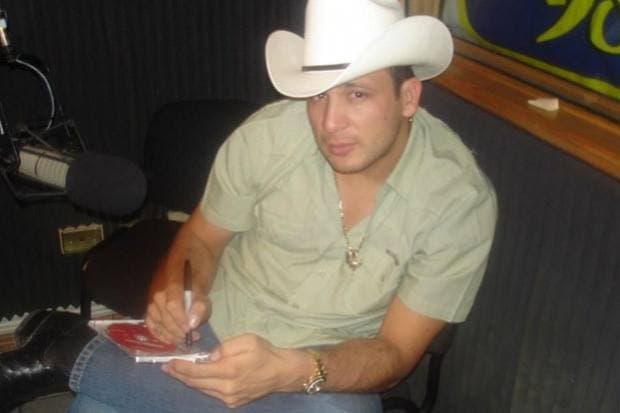 "Yo quiero que llegue alguien que diga 'ah, yo quiero la vida de Valentín Elizalde como fue', porque tuvo muchas aventuras mi carnal, tuvo muchas subidas, bajadas tanto en la música como en lo personal", reveló el menor de los hermanos Elizalde.