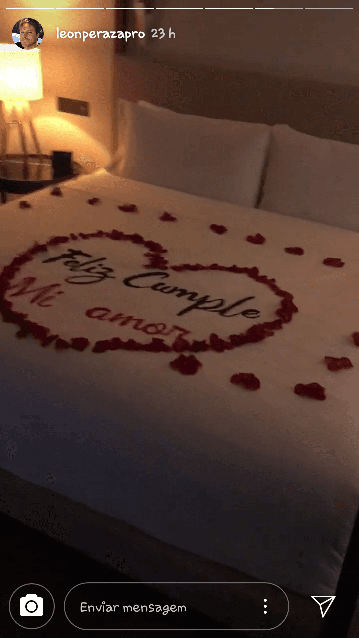 "¡Feliz cumple, mi amor!", se leía en el mensaje escrito en la cama de su habitación.
