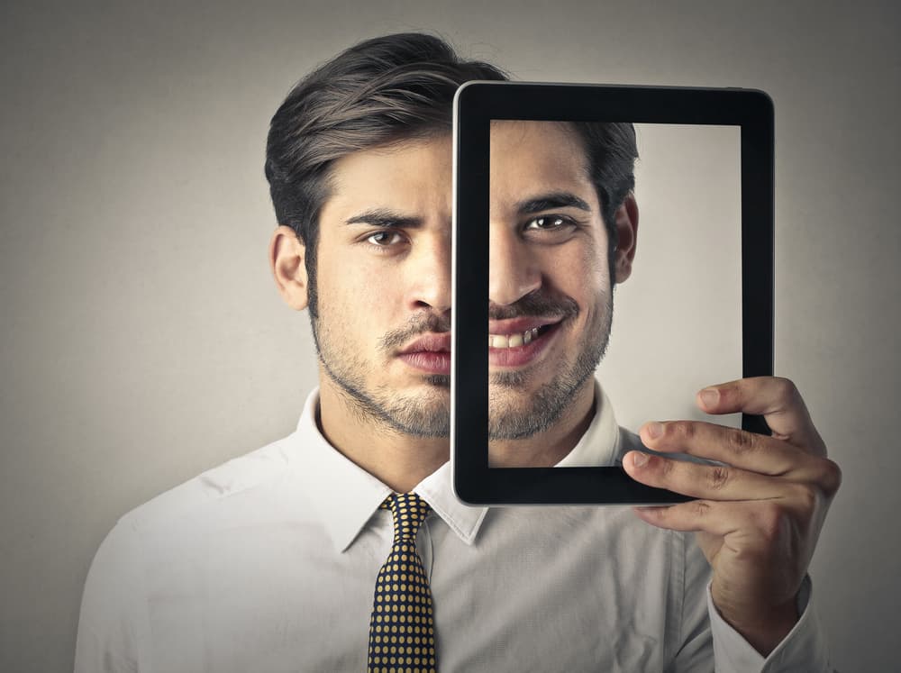 Hay una tendencia a confundir realidades con deseos. Ten cuidado con el falso optimismo, aprende la diferencia, una cosa es ser positivo y otra es el falso optimismo puesto que Neptuno retrógrado tiende a crear esa falsa ilusión. 
<br>