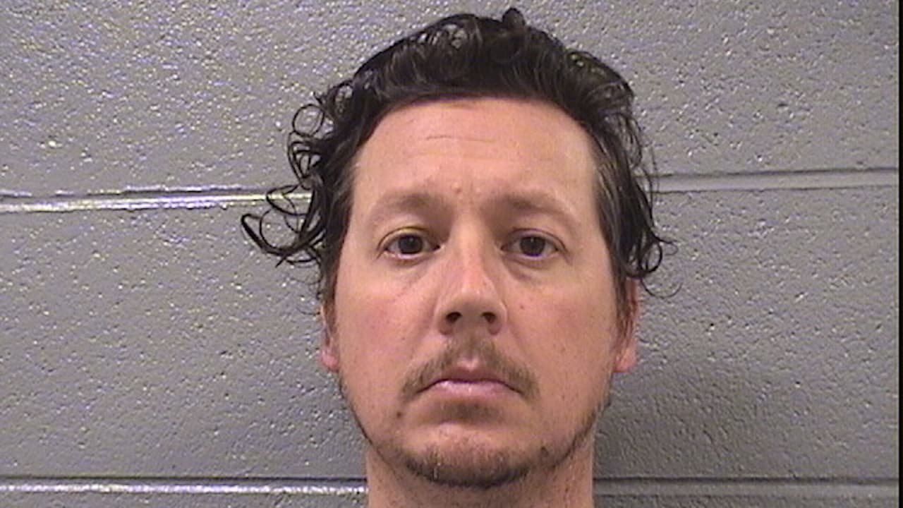 Ex maestro de Escuelas Públicas de Chicago es acusado por tener relaciones con una estudiante de 15 años