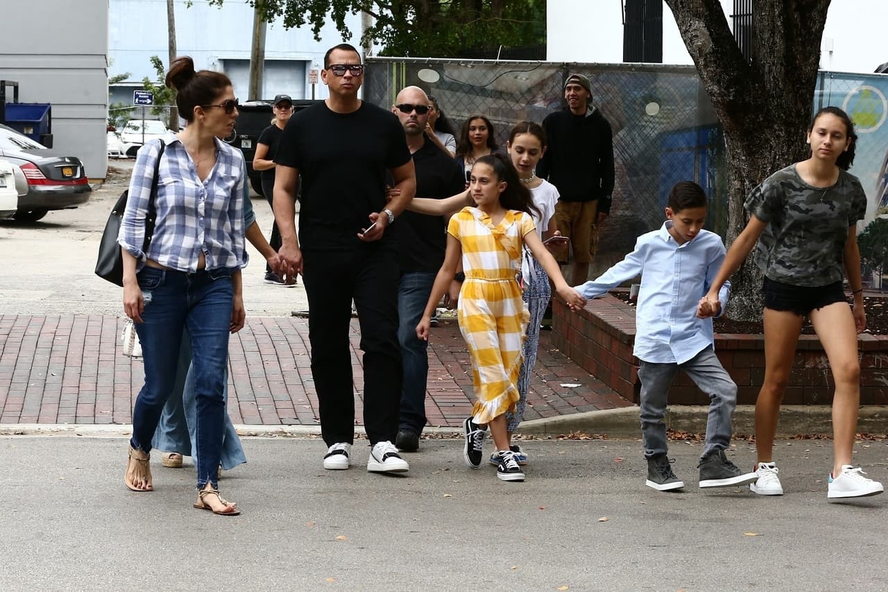 Cabe mencionar que tanto Emma como Max conviven perfectamente con los hijos del prometido de su mamá.