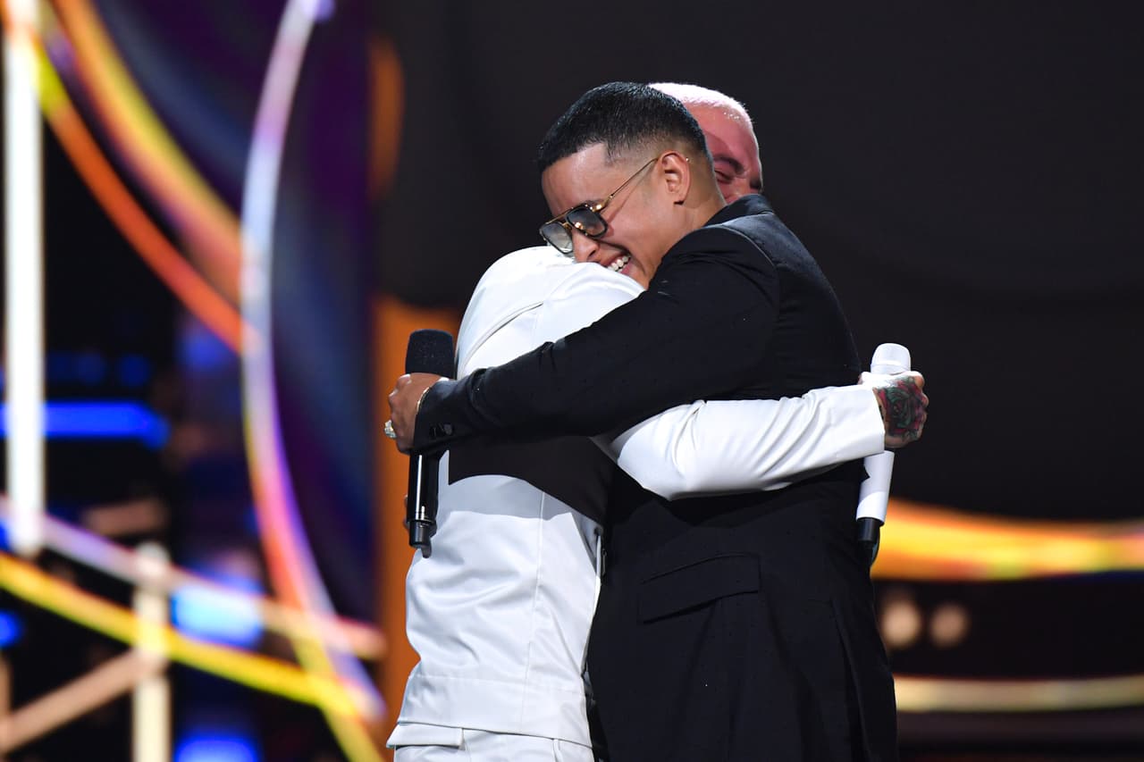 J. Balvin, por su parte, reconoció que Daddy Yankee era una "de las personas que más lo ha inspirado". Dijo no sentirse un ícono "pero sí me siento un gran soñador". Le dedicó su premio a Colombia, a la sangre nueva y a Bad Bunny.