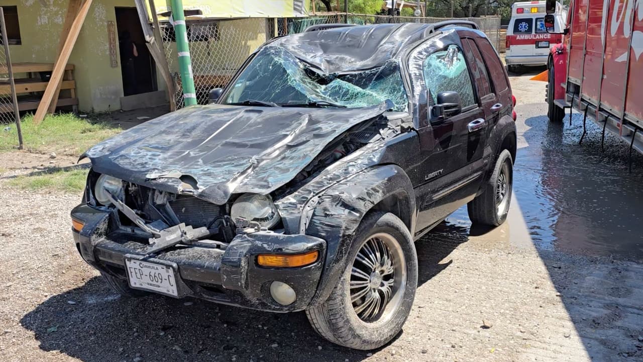 Mujer se salva de morir aplastada por un camión de 18 ruedas en la Carretera 57