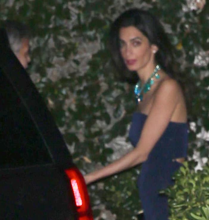 Tratando de evitar los flashazos.