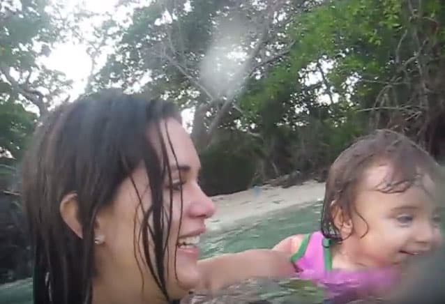 Además también salió a la luz un video donde se ve a la guapa Miss Venezuela en otras vacaciones con su hija y, su entonces pareja, Thomas Henry Berry disfrutando del agua en 'La Ciénega'.