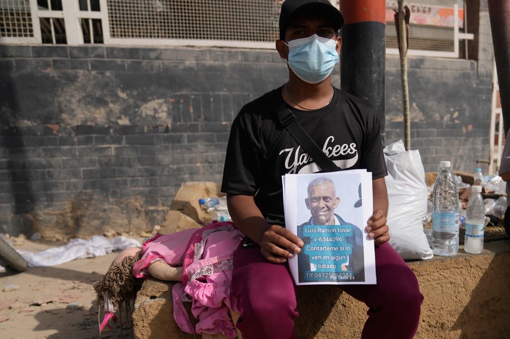 “No sabemos nada de ellos”: familias buscan a desaparecidos tras colapso por terremotos en Venezuela