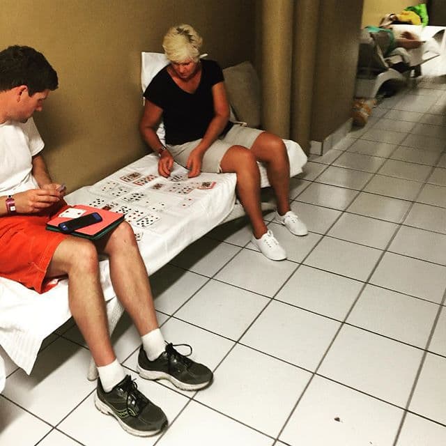 Colchonetas, víveres y han sido proveídos a los huéspedes que no han querido irse de los hoteles.