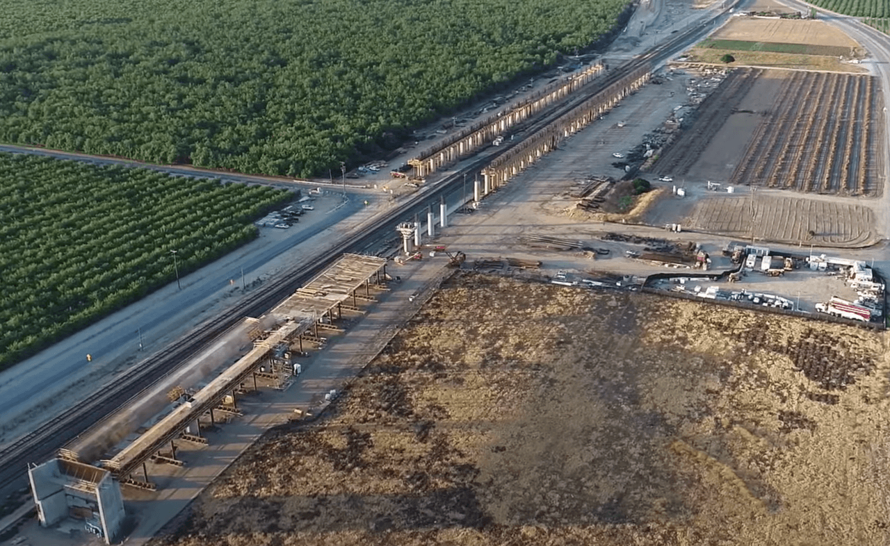 <b><a href="https://www.univision.com/fresno/kftv/trabajadores-de-campo-en-wasco-seran-movidos-por-el-tren-de-alta-velocidad-video">El viaducto de Wasco</a></b>, ubicado en el condado de Kern, es una de los proyectos de cosntrucción más extensos de toda la obra, ya que comprende 70 millas de estructura.