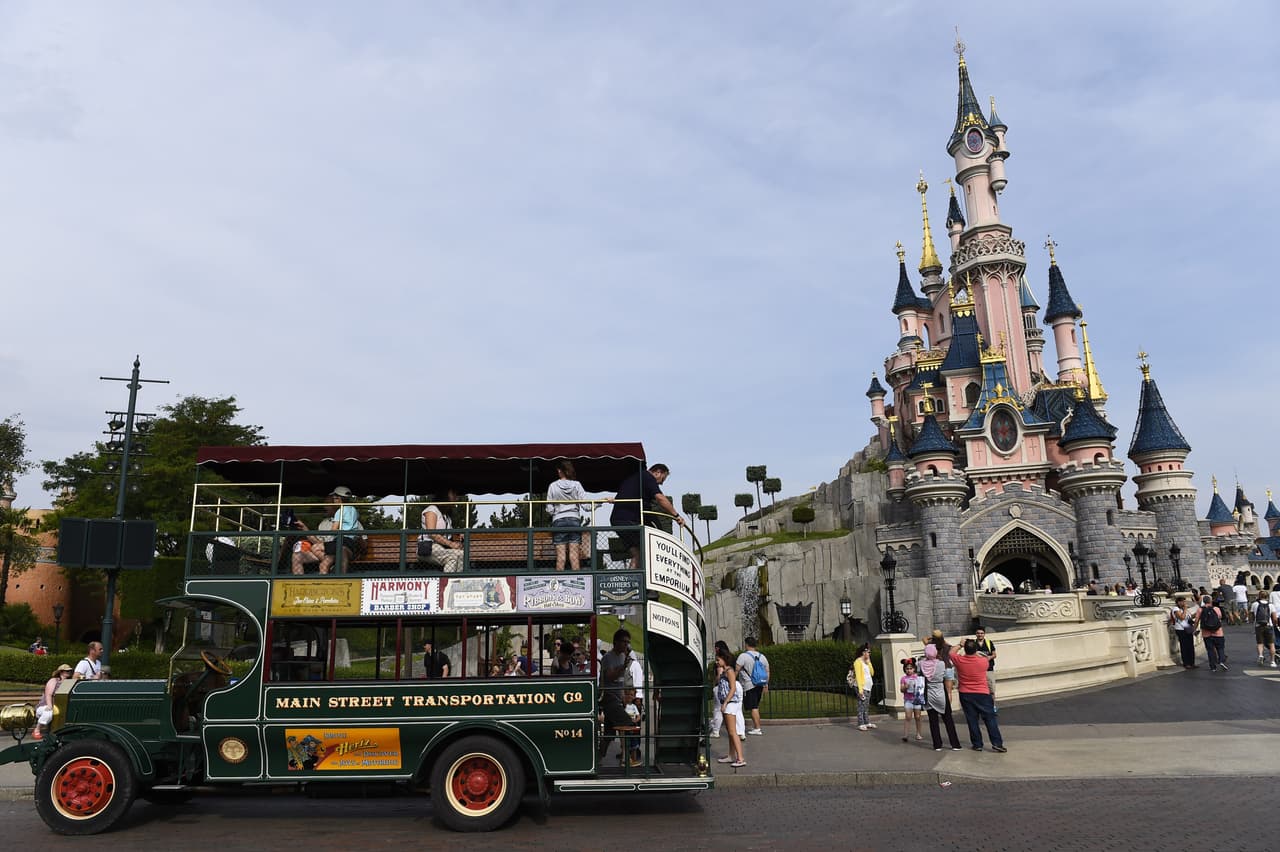 Arrestan en hotel de Disneyland París a un hombre con dos armas y un Corán
