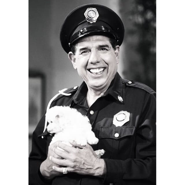 Obtuvo el título de ingeniero agrónomo en la Escuela Superior de Agricultura Hermanos Escobar de Ciudad Juárez, Chihuahua.