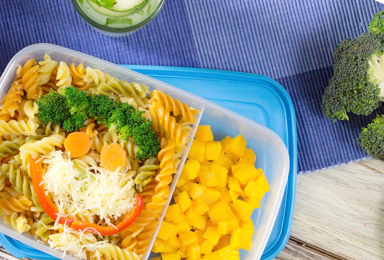 Pasta con verduras y parmesano + mango (Día 11) - Un mes de lunch boxes sanos