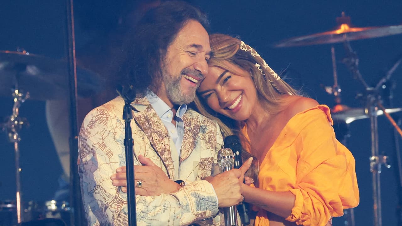 Karol G y Marco Antonio Solís en un dueto para la historia en Latin GRAMMY: así suena 'Coleccionando Heridas'
