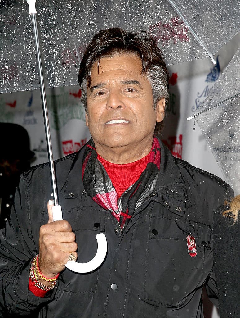 Erik tiene 74 años pero aún sigue enloqueciendo a sus seguidoras.