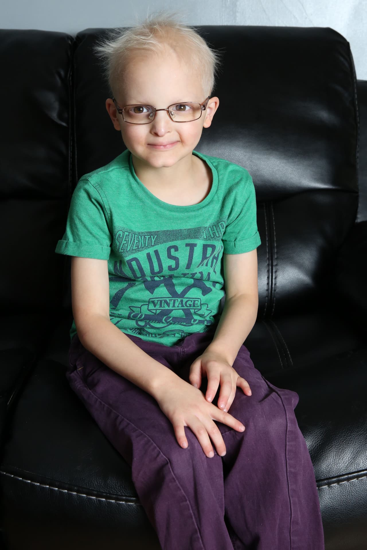 Es muy afortunado de tener a su madre, Zoe, muy al pendiente de dónde se encuentra.