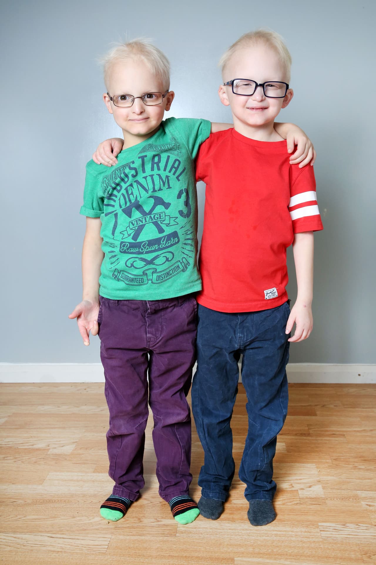 Pues bien: tienen sólo cinco y seis años.