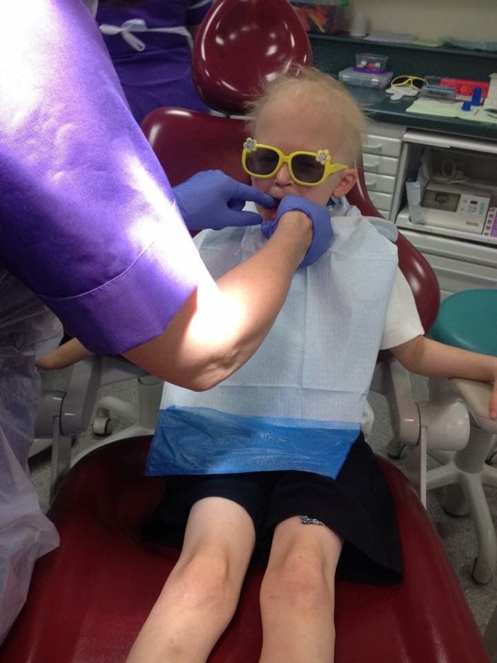 Entre las medidas tomadas están colocar dentaduras para que puedan triturar los alimentos y no se ahoguen con lo que comen.