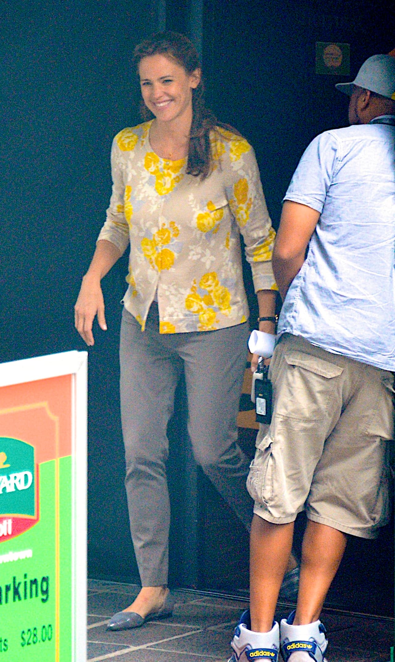 La estrella de cine se ve de lo más sonriente en el set de su nueva película 'Miracles From Heaven'.