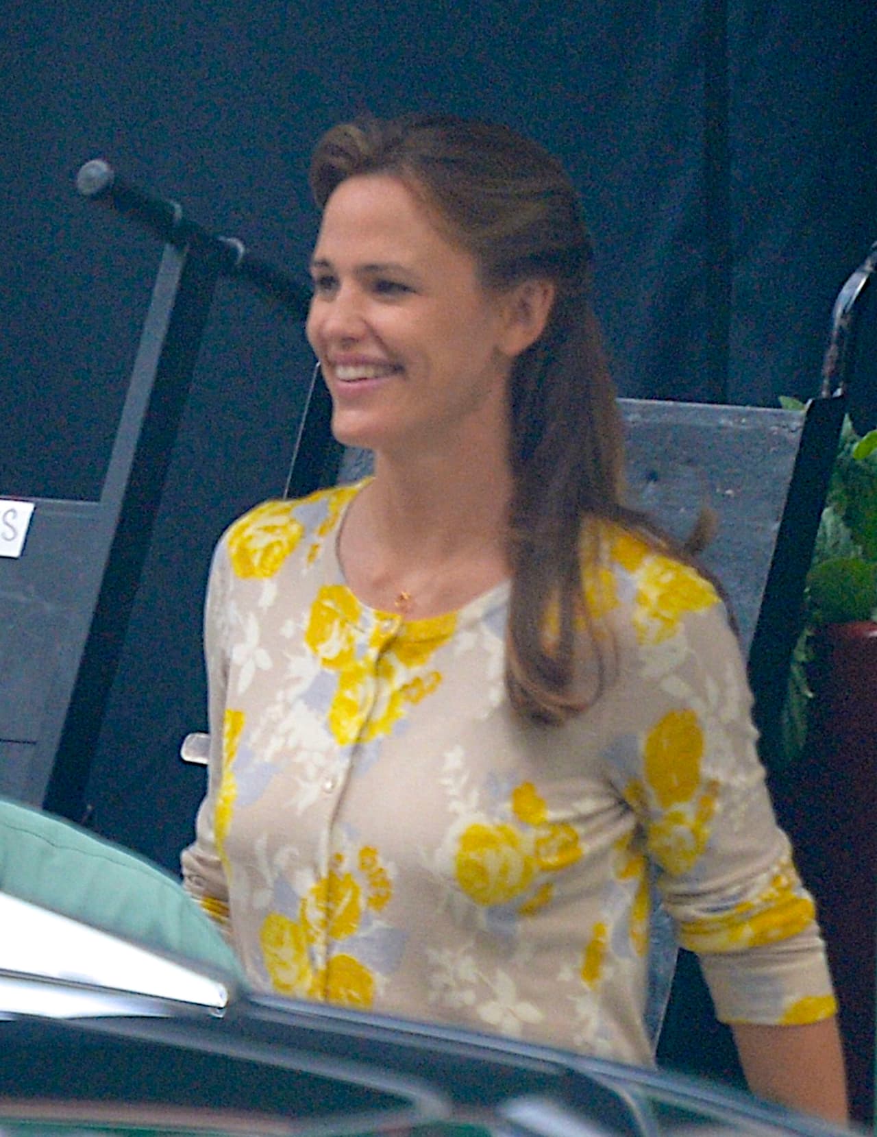 La estrella de cine se ve de lo más sonriente en el set de su nueva película 'Miracles From Heaven'.