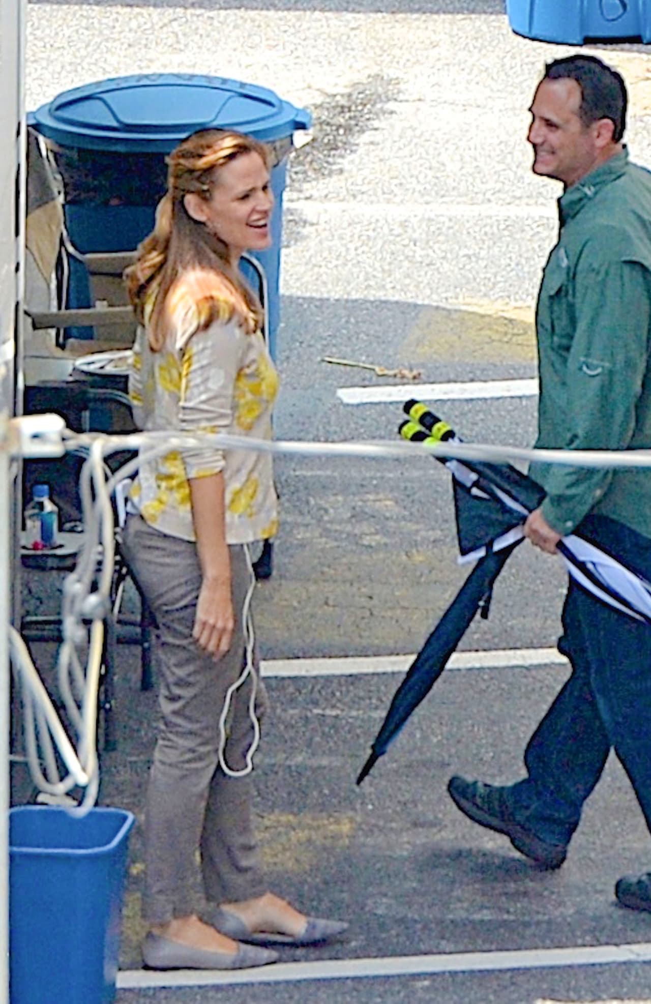 La estrella de cine se ve de lo más sonriente en el set de su nueva película 'Miracles From Heaven'.