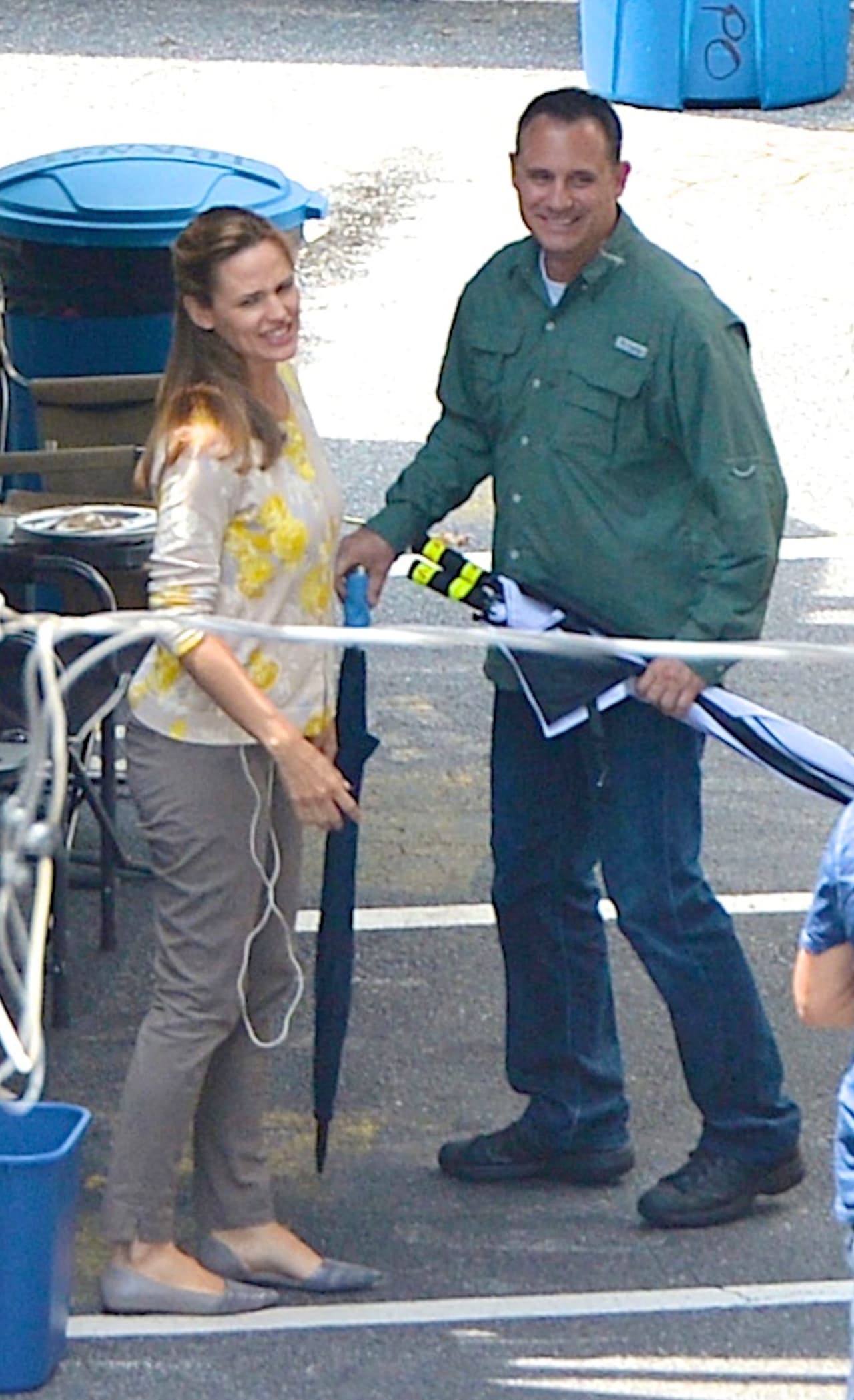 La estrella de cine se ve de lo más sonriente en el set de su nueva película 'Miracles From Heaven'.