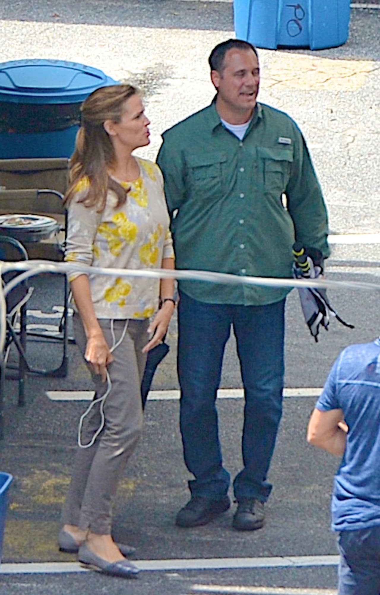 La estrella de cine se ve de lo más sonriente en el set de su nueva película 'Miracles From Heaven'.