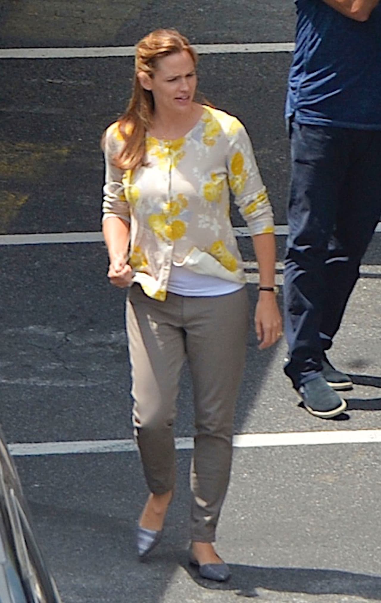 La estrella de cine se ve de lo más sonriente en el set de su nueva película 'Miracles From Heaven'.