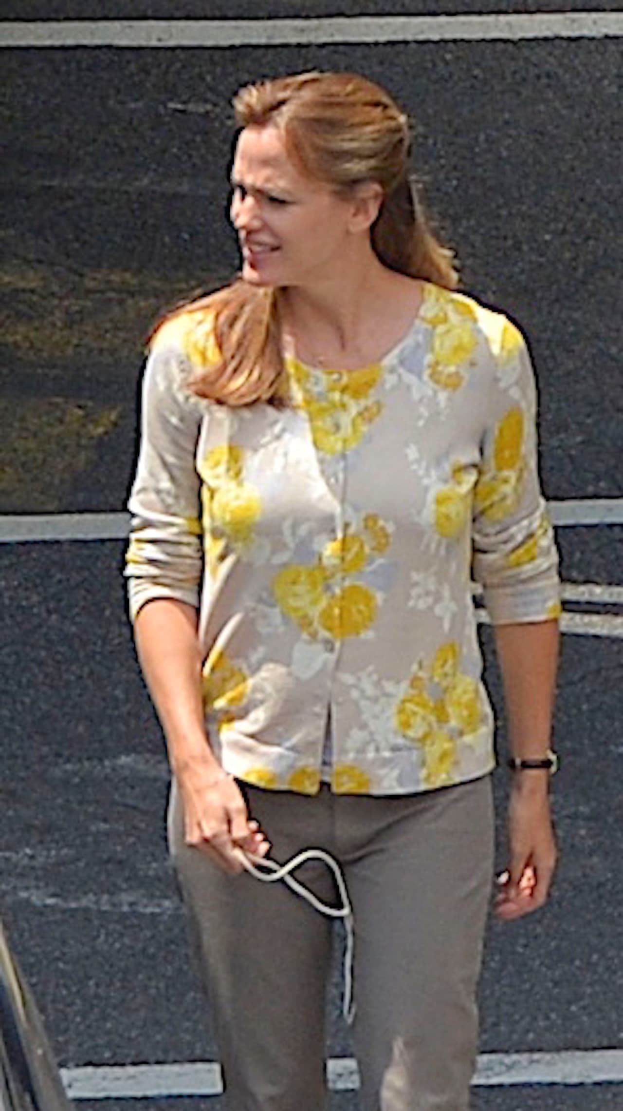 La estrella de cine se ve de lo más sonriente en el set de su nueva película 'Miracles From Heaven'.