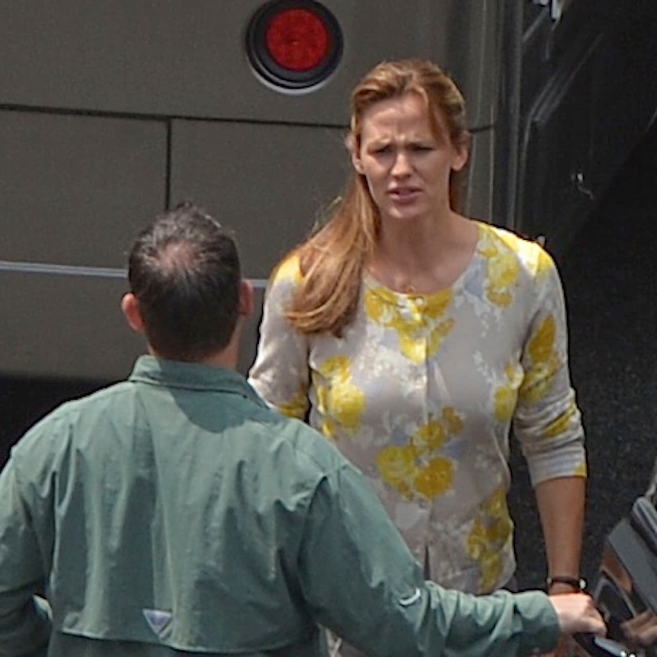 La estrella de cine se ve de lo más sonriente en el set de su nueva película 'Miracles From Heaven'.