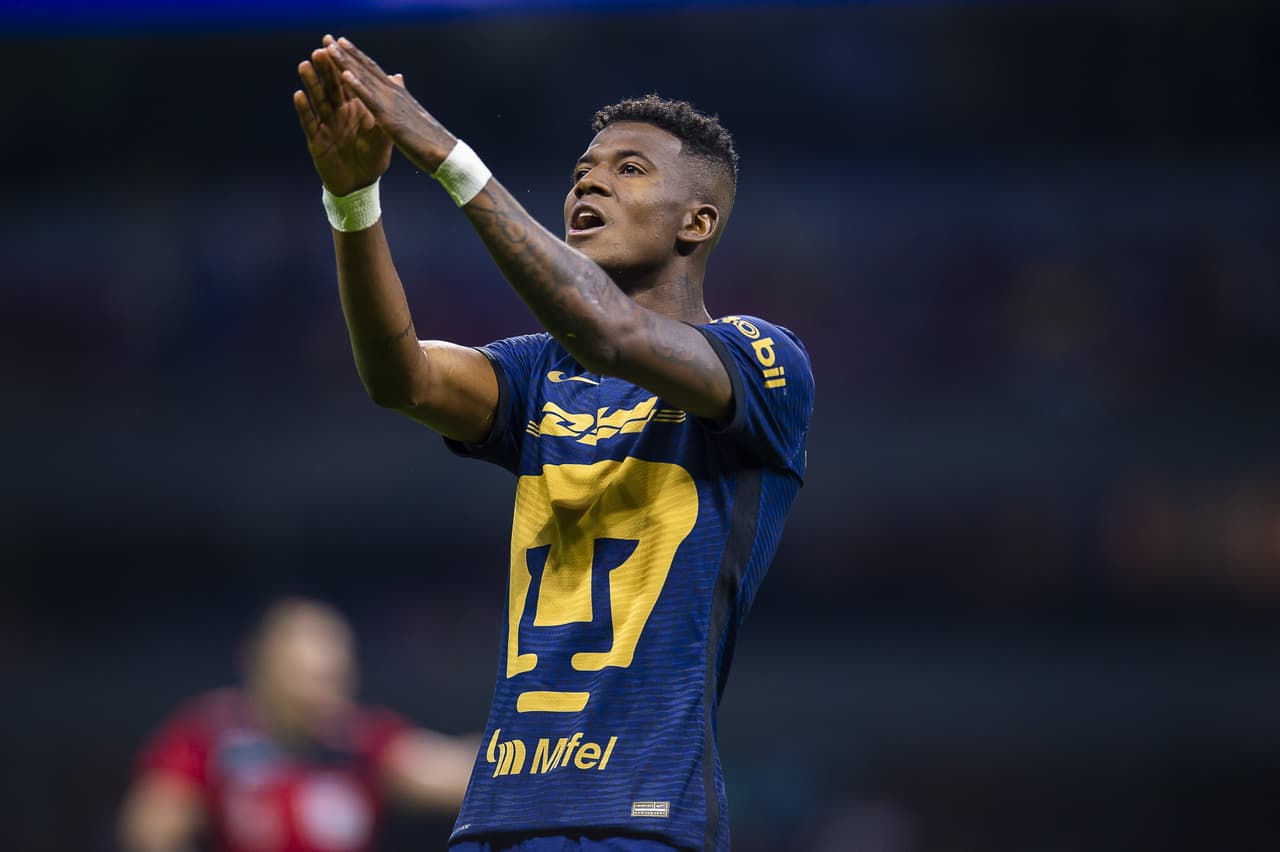 Con un auténtico juegazo de Alan Mozo, quien puso tres asistencias, además de los goles de Corozo y Meritao, Pumas fue mucho mejor que el América y lo eliminó en los Cuartos de Final del Grita México A21.