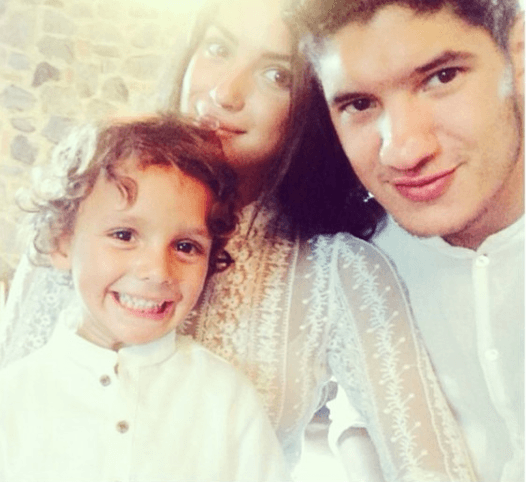 Ella tiene un hermano menor llamado Ricardo Arjona Jr, así como un medio hermano menor, Nicolás Arjona.