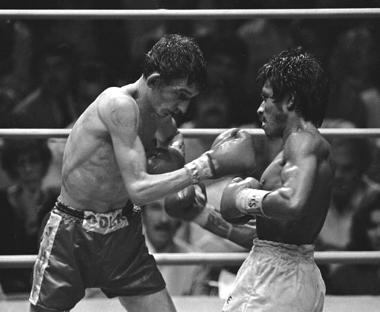 Los primeros asaltos fueron para el galés, pero el ‘Grillo de Cuajimalpa’ fue de menos a más. Owen besó la lona en el noveno round y Lupe continuó castigándole. No pararon el combate y el accidente llegó.