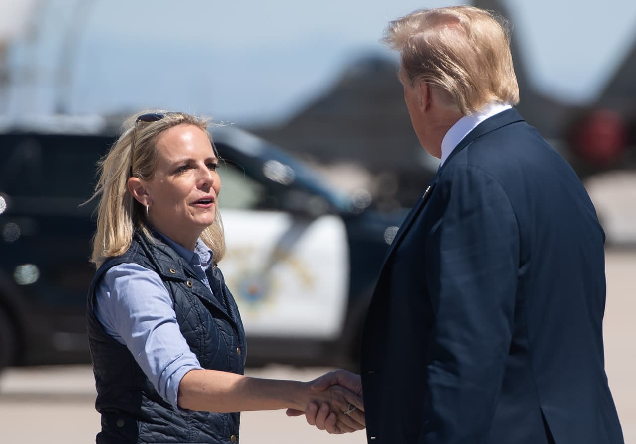 Kirstjen Nielsen renuncia como secretaria de Seguridad Nacional en medio de la crisis humanitaria en la frontera