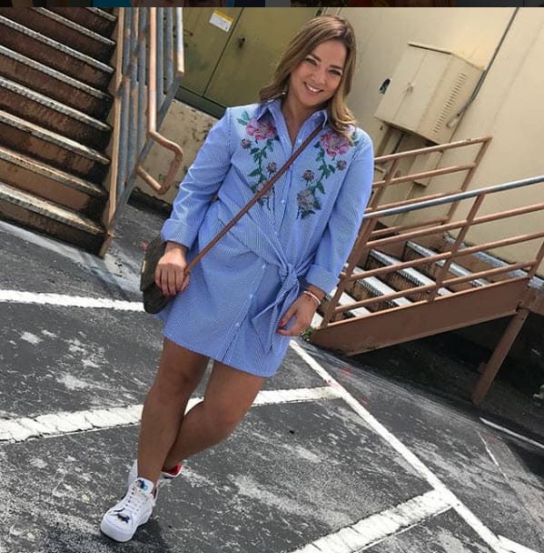 En marzo de 2015 dio a luz a su hija Alaia, y hasta el momento no ha recuperado su figura, tema que no le interesa mucho, así lo confesó para el programa
<a href="http://www.elheraldo.hn/entretenimiento/1077830-466/adamari-l%C3%B3pez-reacciona-a-cr%C3%ADticas-por-su-foto-en-traje-de-ba%C3%B1o">Suelta la sopa</a>: "¿Si quiero rebajar? Sí me gustaría estar más delgada ¡por supuesto!, pero no es algo que me acompleje ni que me caque de mis casillas. Yo sigo muy tranquila y muy contenta haciendo las cosas que me gustan y mostrándome tal cual soy porque soy feliz conmigo misma".