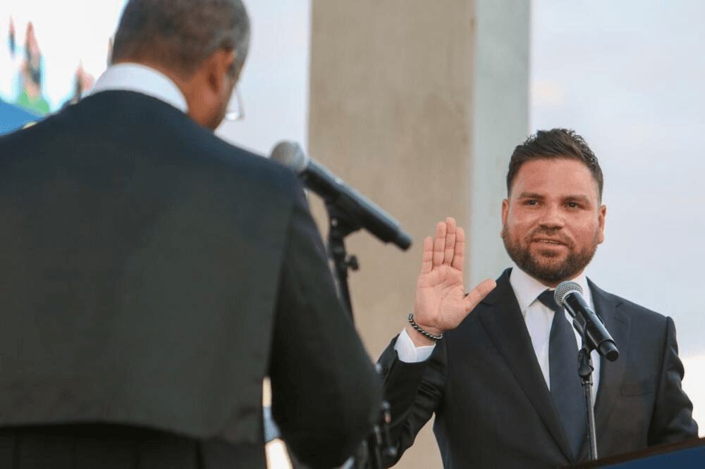 Al igual que el Cano Delgado, exalcalde de Cataño, el
<a href="https://www.univision.com/radio/puerto-rico-wkaq-am/wkaq-580-am/abel-nazario-se-refirio-al-sonado-caso-de-felix-el-cano-delgado-video"> exdirector de Obras Públicas del municipio de Cataño</a>, Pedro Marrero Miranda, se declaró culpable el 9 de junio de una conspiración de sobornos en la que recibió pagos en efectivo a cambio de la distribución de proyectos de remoción de asfalto y la certificación de facturas para pagos del municipio a una empresa de 
<b>asfalto y pavimentación</b>.