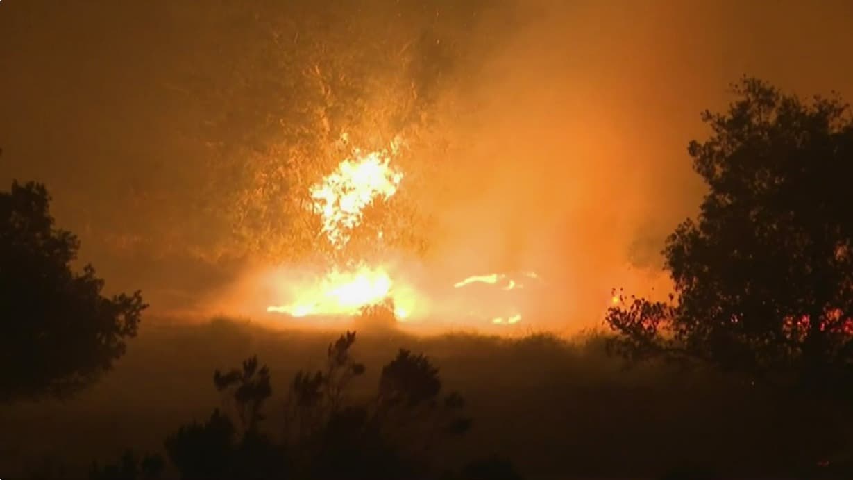 Incendio ‘Alisal’ crece y obliga la evacuación de familias en el condado de Santa Bárbara, California