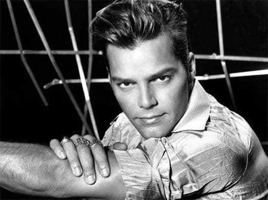 Para nada, en su acta de nacimiento aparece como Enrique Martín Morales.