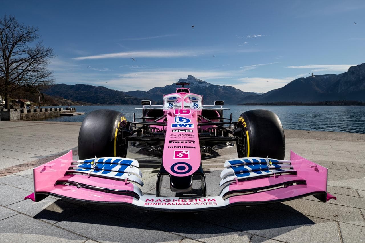 A menos de un mes, Racing Point presenta el monoplaza que manejará el mexicano Checo Pérez en la Formula 1, este 2020. El auto se acaba de presentar en Austria y su color se mantiene rosa.