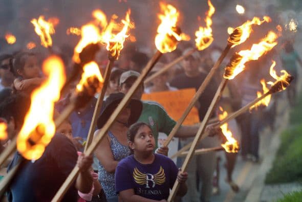 Así marcharon y protestaron en Acapulco, Guerrero.