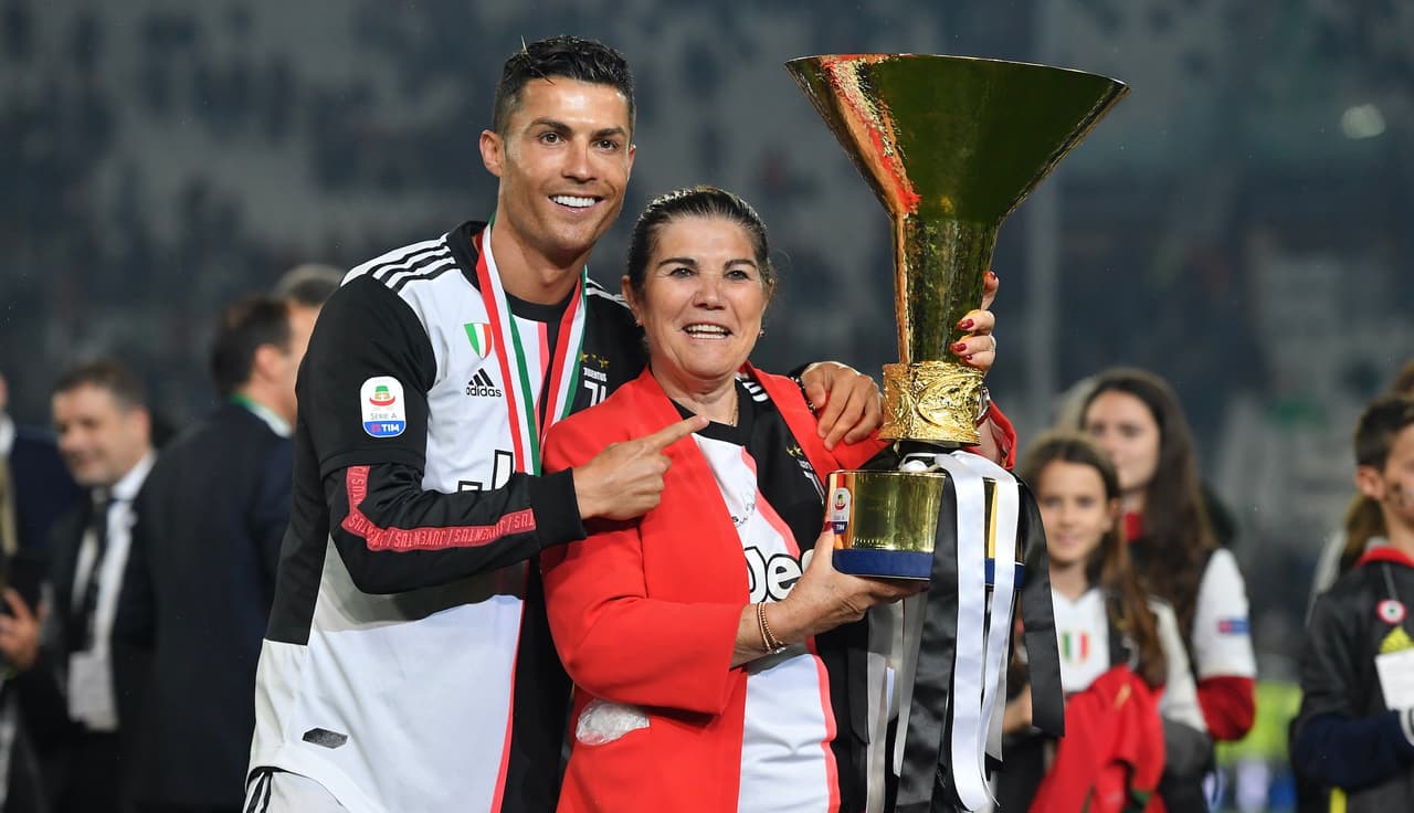 La madre de Cristiano quiere que su hijo vuelva al Sporting
