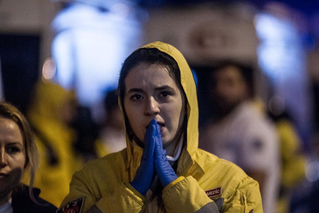 Familiares de las víctimas esperaban en los alrededores del club noticias de sus seres queridos.