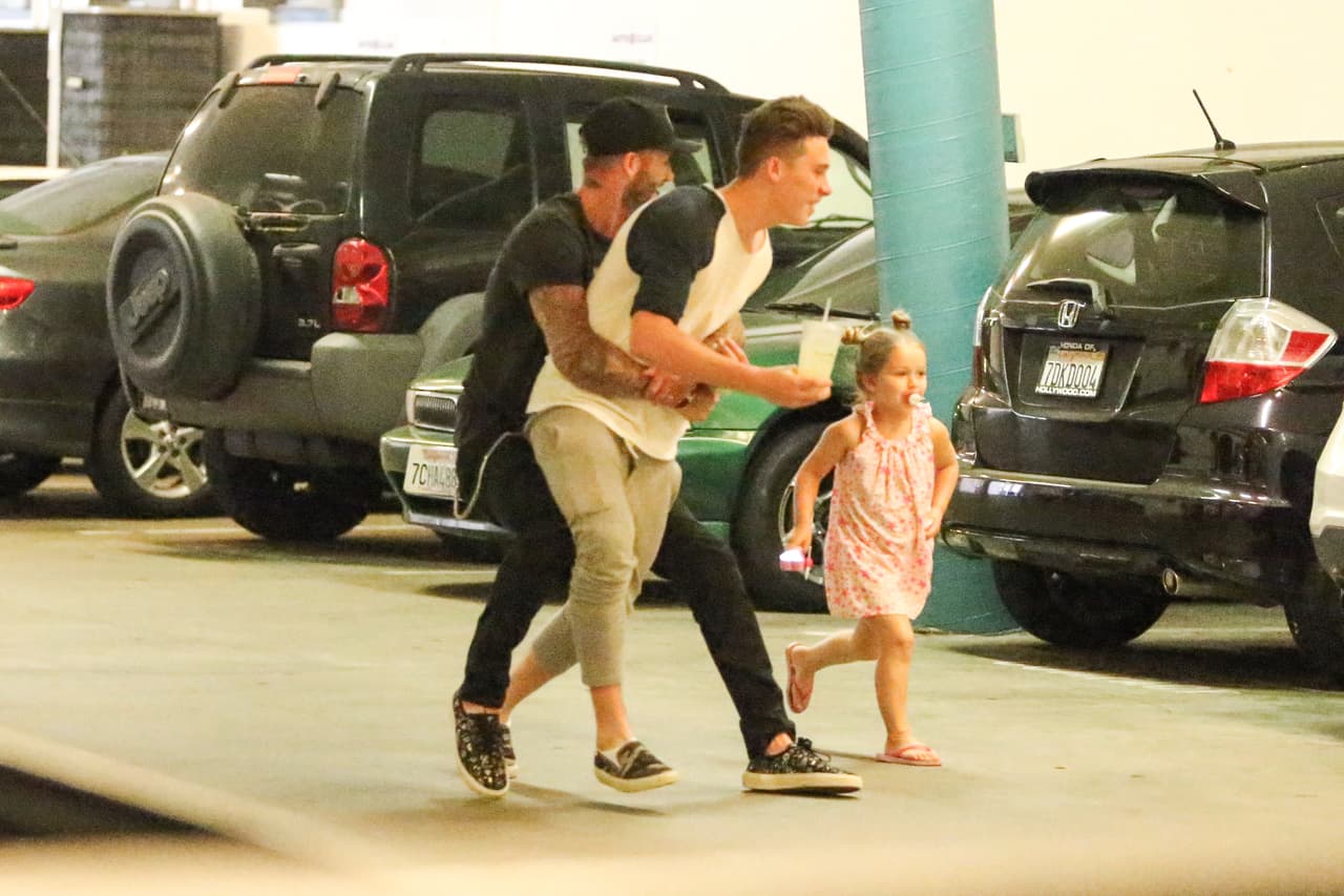 David se defiende de quienes lo llaman mal padre por dejar que Harper aún use chupón.