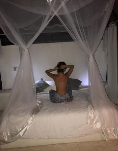 "Al fin dejé el color de vende obleas en casa...esa morenaza soy yo!!!!".